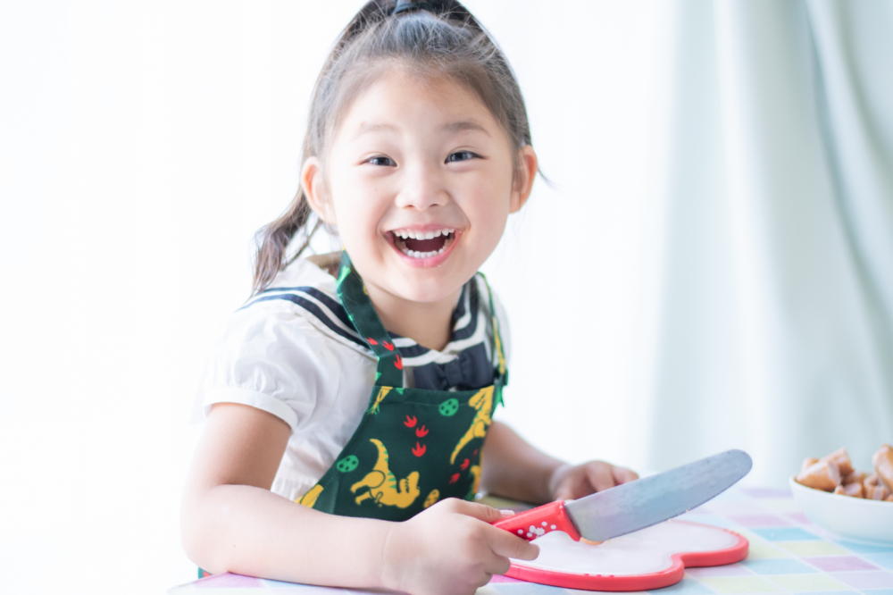 お手伝いしたがる子どもとの料理〜年齢別にできること〜